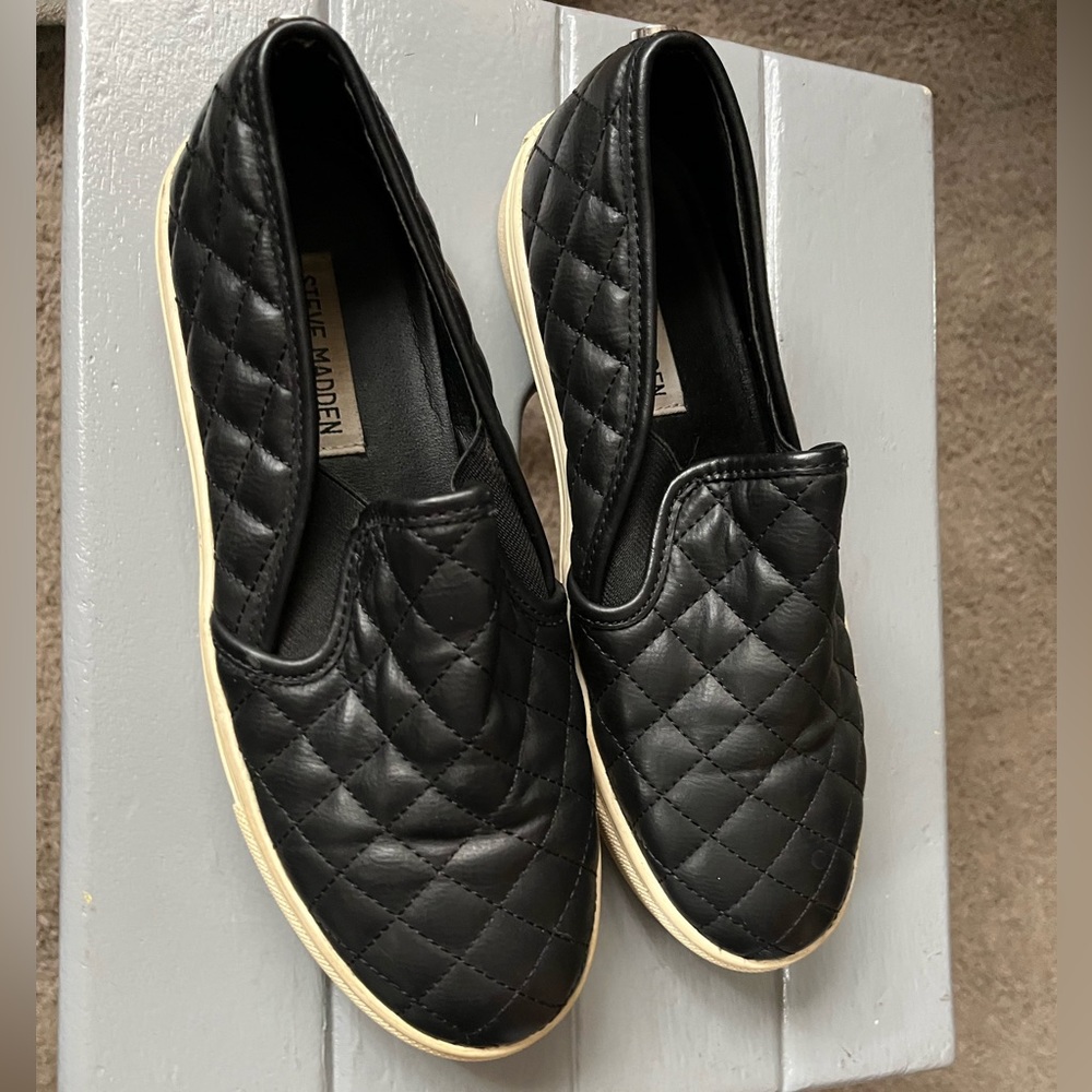 Steve Madden size 7 in black